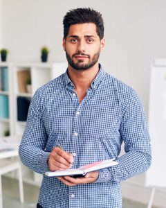 manager-in-office-FUMUHRV.jpg